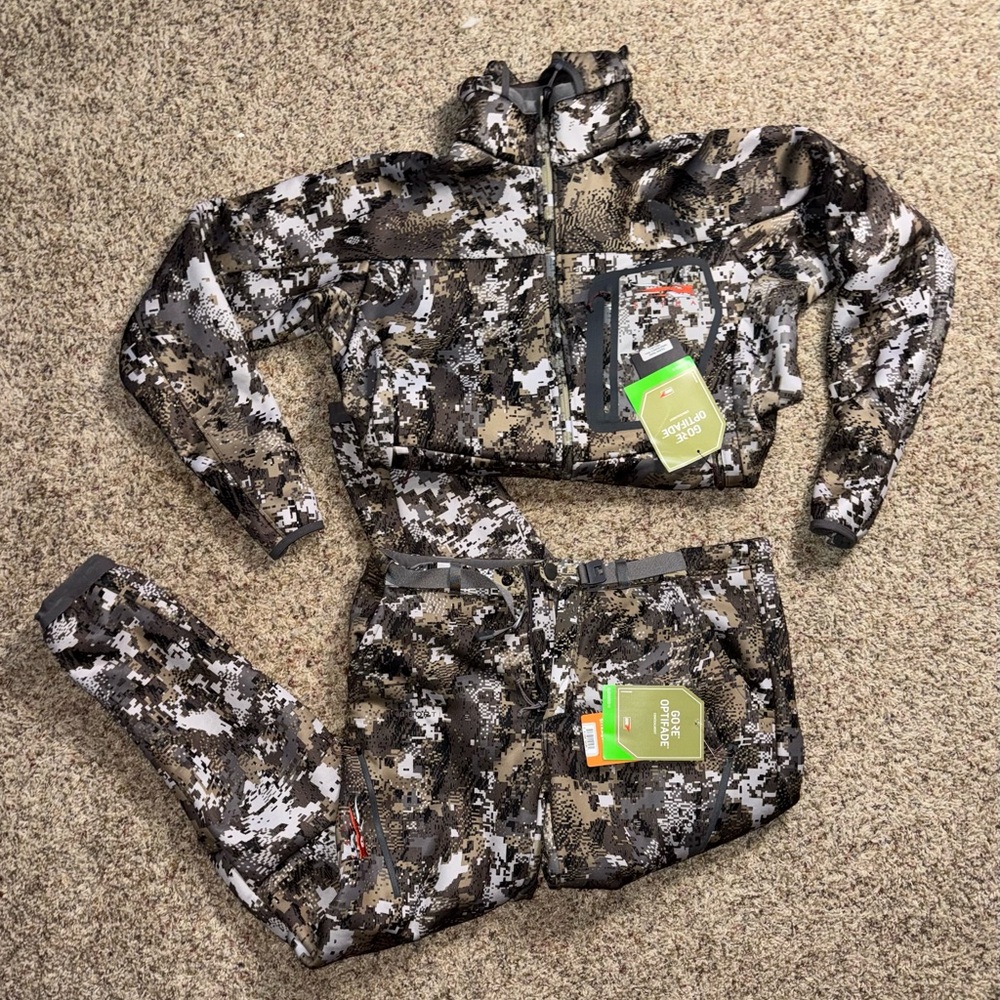 Men's Performance Camo Jacket and Pants Set
